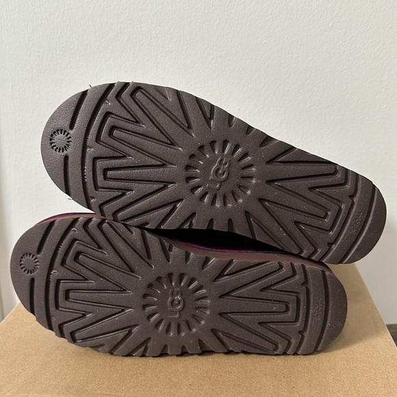 Women’s UGG Classic short Metallic Spots US7 - Picture 6 of 8